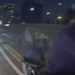 新北男停紅燈遇攔查竟「心虛逃跑」 警見狀急抓車尾慘遭甩飛