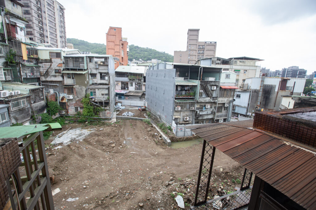 【爛尾連環爆1】建商挖恐怖陷阱　70歲地主無言：老宅沒了、土地更白白送人