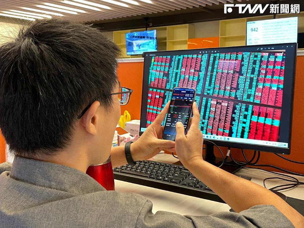 三大法人賣超62.59億元！台股漲43點外資連9賣　網憂：外資提款提不停