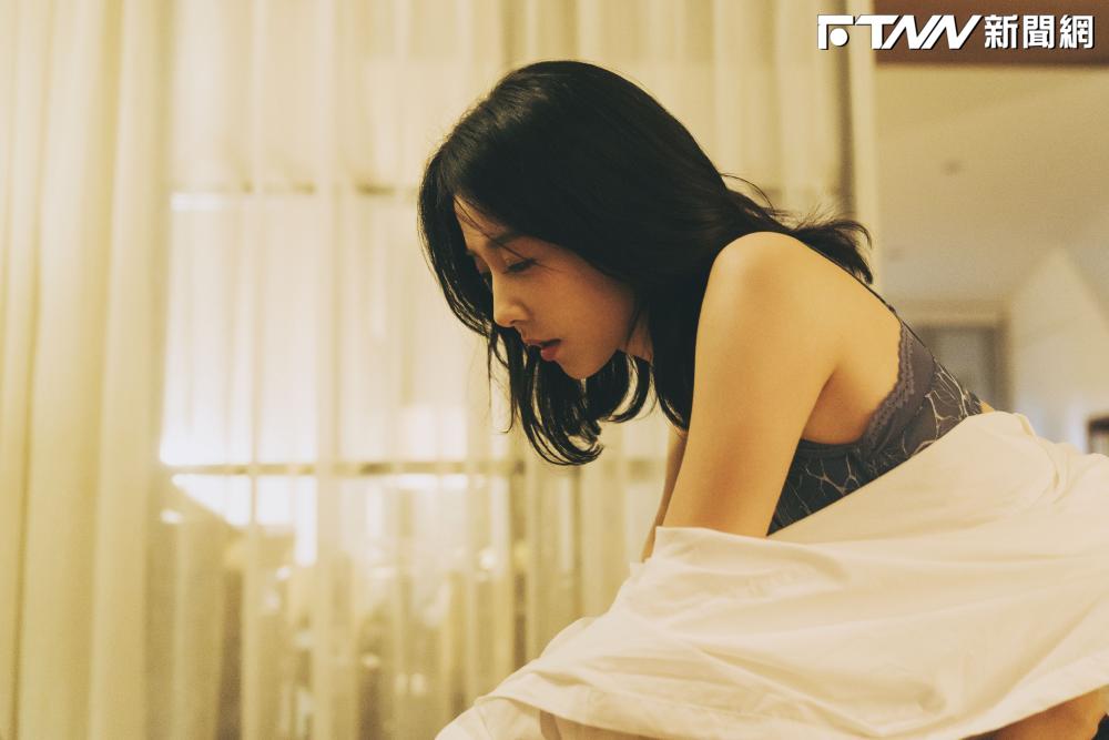 艾怡良電影主題曲再＋1！唱出《惡女》詭譎算計　邵雨薇比讚喊：感動又發毛